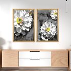 Quadro Com Moldura Chanfrada Flor Branca.