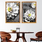 Quadro Com Moldura Chanfrada Flor Branca.