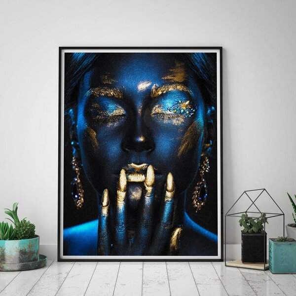 Quadro Com Moldura Chanfrada Mulher Azul Com Dourado