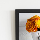 Quadro Crisântemo Laranja Vaso De Flor Moldura Preta 60x40cm