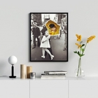 Quadro Decorativo Arte Colagem O Beijo 45x34cm - Com Vidro Mo