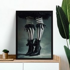 Quadro Decorativo De Bruxa - Pernas Sapato 33x24cm Moldura Br