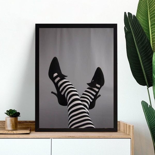 Quadro Decorativo Pernas Meia E Sapato De Bruxa 33x24cm Moldu