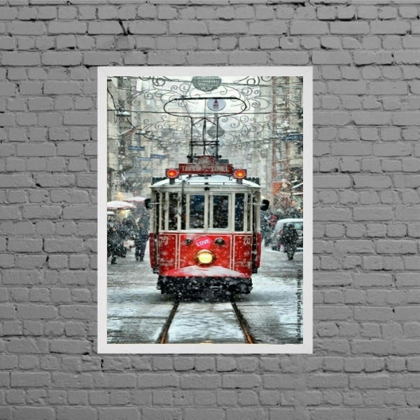 Quadro Fotografia Bonde Vermelho Neve 33x24cm - Com Vidro Mol
