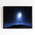 Quadro Fotografia Menina Com Lua 45x34cm - Com Vidro Moldura: