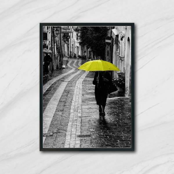 Quadro Fotografia Mulher Com Sombrinha Amarela 33x24cm - Com