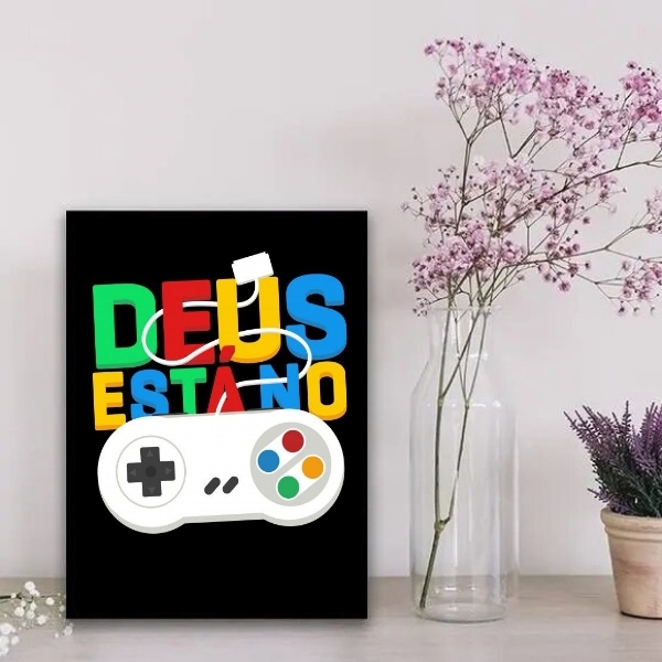 Quadro Gamer Deus Está No Controle 45x34cm - Com Vidro Moldur