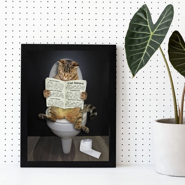 Quadro Gato No Banheiro Lendo Jornal 33x24cm - Com Vidro Mold