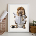 Quadro Leão No Banheiro Lendo Jornal 33x24cm Moldura:madeira