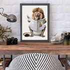 Quadro Leão No Banheiro Lendo Jornal 45x34cm - Com Vidro Mold