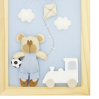 Quadro Madeira Pinus Ursinho Com Pipa E Bola Quarto Bebê