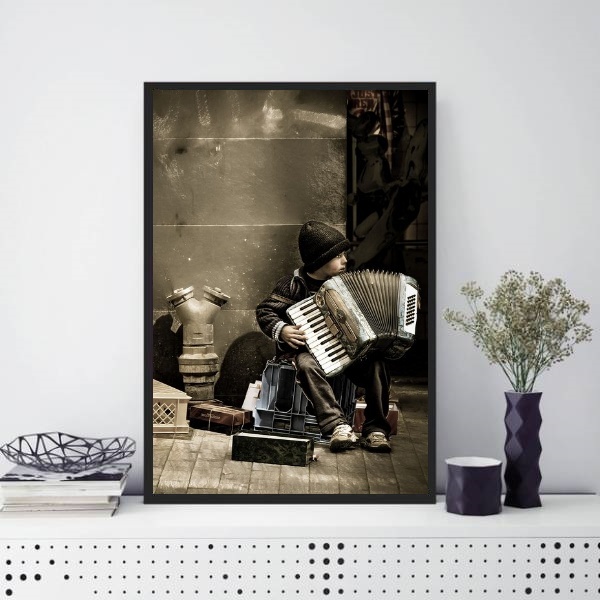 Quadro Menininho Com Sanfona 24x18cm - Com Vidro Moldura:made