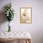 Quadro Moldura Dourada Flor Bege 24x18cm Acabamento:com Vidro