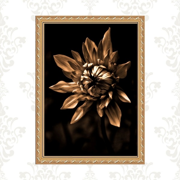 Quadro Moldura Dourada Flor Bronze E Preto 33x24cm Acabamento