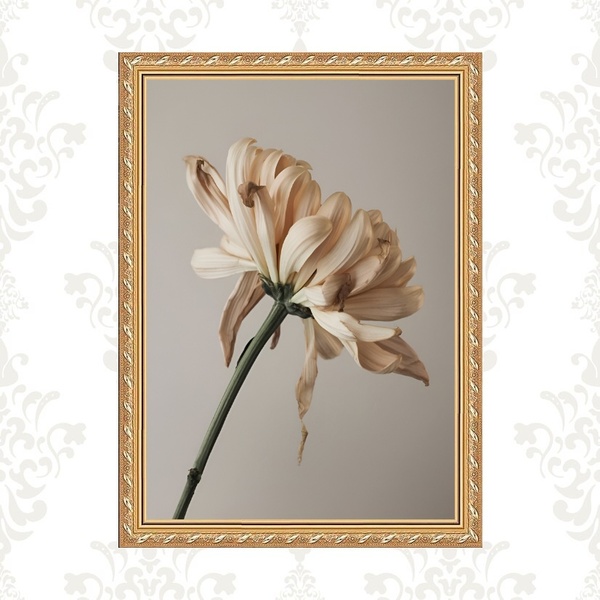 Quadro Moldura Dourada Flor Pétalas Bege 24x18cm Acabamento:c