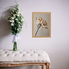 Quadro Moldura Dourada Flor Pétalas Bege 33x24cm Acabamento:c