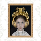 Quadro Moldura Dourada Menina Com Fone Ouvido 24x18cm Acabame