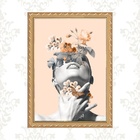 Quadro Moldura Dourada Mulher Flores Rosê 33x24cm Acabamento: