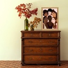 Quadro Moldura Dourada Mulheres Raças Diversas 24x18cm Acabam