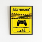 Quadro Para Porta Gamer Trabalhando 45x34cm Moldura:madeira B