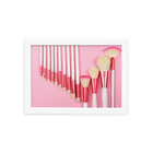 Quadro Pincéis Maquiagem Fundo Rosa Moldura Branca 22x32cm