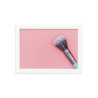 Quadro Pincel Maquiagem Fundo Rosa Moldura Branca 33x43cm