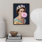 Quadro Queen Elizabeth With Bubblegum 24x18cm Moldura Branca