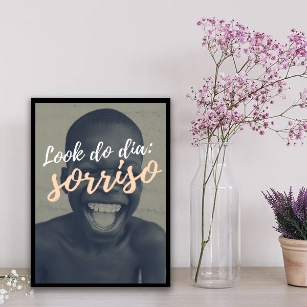 Quadro Sorriso Look Do Dia 45x34cm - Com Vidro Moldura:madeir