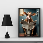 Quadro Vaca No Banheiro Lendo jornal 45x34cm Moldura:madeira