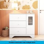 Quarto De Bebê Berço Americano E Cômoda Com Janelas Retangulo