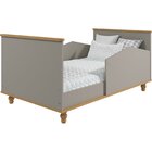 Quarto De Bebê Com 1 Berço 1 Cômoda 3 Gavetas 1 Porta E 1 Gua