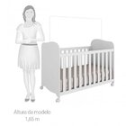 Quarto De Bebê Com Berço Cômoda Com Janela E Prateleira 100%