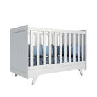 Quarto De Bebê Com Berço Retrô, Cômoda E Prateleira Branco