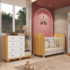 Quarto De Bebê Cômoda Com 1 Porta Janelada E Berço Com Rodízi