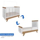 Quarto De Bebê Cômoda Com Janela Mesa Lateral E Berço Com Cap