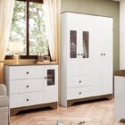 Quarto Infantil Com Cômoda E Guarda Roupa Com Janelas Retangu