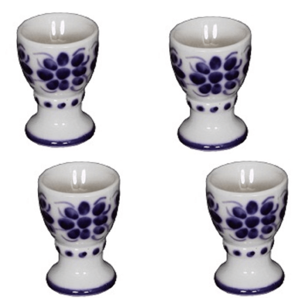 Quatro Porta Ovos De Porcelana  Feito E Pintados A Mão Monte