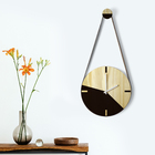Relógio de Parede Redondo Design Preto com Alça Marrom 28x28cm