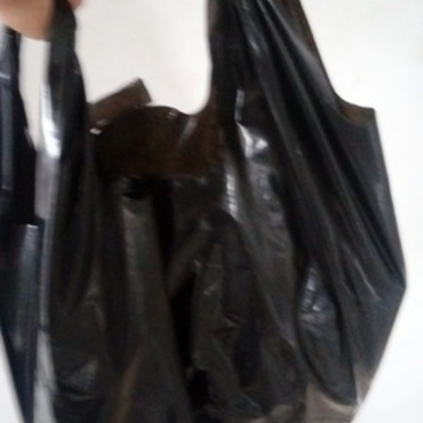 Sacola Plástica Preta Reciclada 40x50 Pacote 5kg