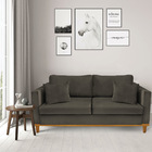 Sofá 03 Lugares Juliette Veludo Nude Base Madeira Castanho -