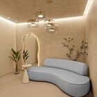 Sofá Curvo 2 Lugares Amsterdã 140cm Bouclé - Cinza