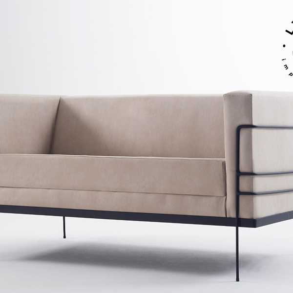 Sofá Le Corbusier Nobuk Bege Base Aço Preto - Ooca Móveis