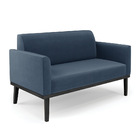 Sofá Namoradeira Com Poltrona Base De Madeira Fixa Preto Mari