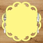 Sousplat Em Mdf Amarelo  Com Borda Vazada Ondulada 35x35cm