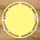 Sousplat Em Mdf Amarelo Borda Vazada Detalhada 35x35cm