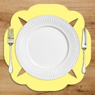 Sousplat Em Mdf Amarelo Vazado Pétalas 35x35cm