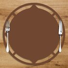 Sousplat Em Mdf Marrom Borda Vazada Detalhada 35x35cm