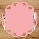 Sousplat Em Mdf Rosa Com Borda Vazada Ondulada 35x35cm