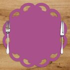 Sousplat Em Mdf Roxo Com Borda Vazada Ondulada 35x35cm
