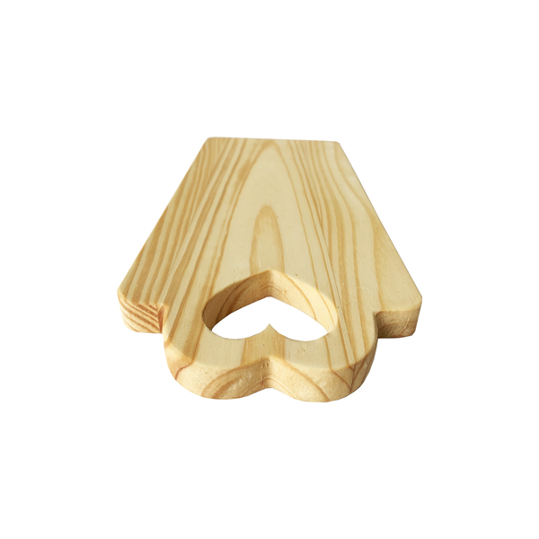 Tábua De Aperitivos Frios Com Uma Alça De Coração Madeira Em